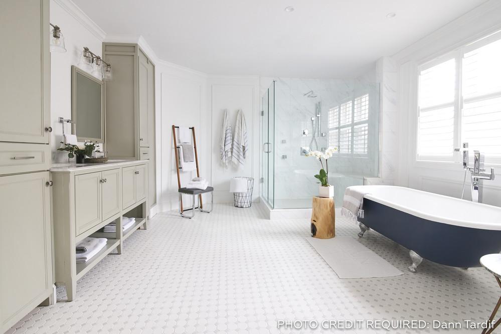 octagon with grey gloss dot on bathroom floor